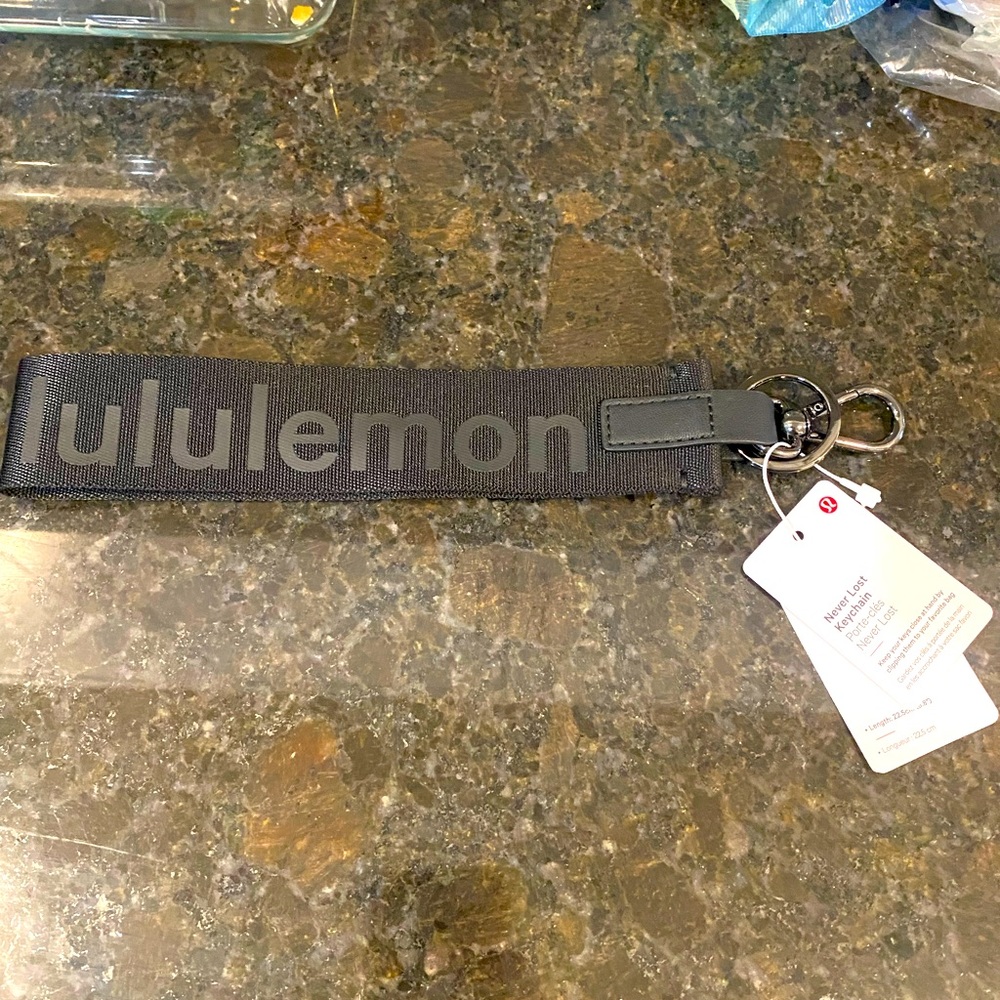 Brand new with tags never lost key chain.